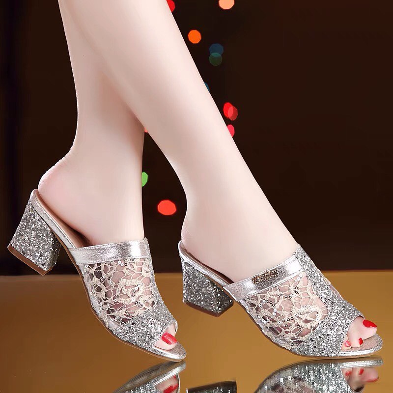 ❤️PREORDER❤️
Soft leather 2021 new mesh sandals women's heel fish mouth shoes thick heel big size 41 middle-aged mother shoes sandals
Size 34-41