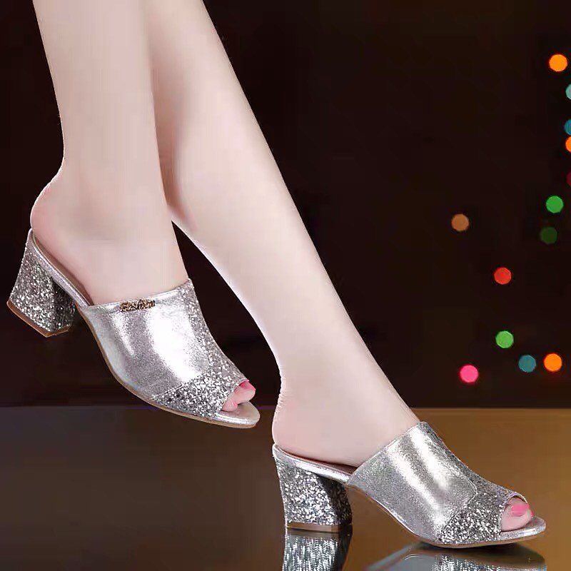 ❤️PREORDER❤️
Soft leather 2021 new mesh sandals women's heel fish mouth shoes thick heel big size 41 middle-aged mother shoes sandals
Size 34-41