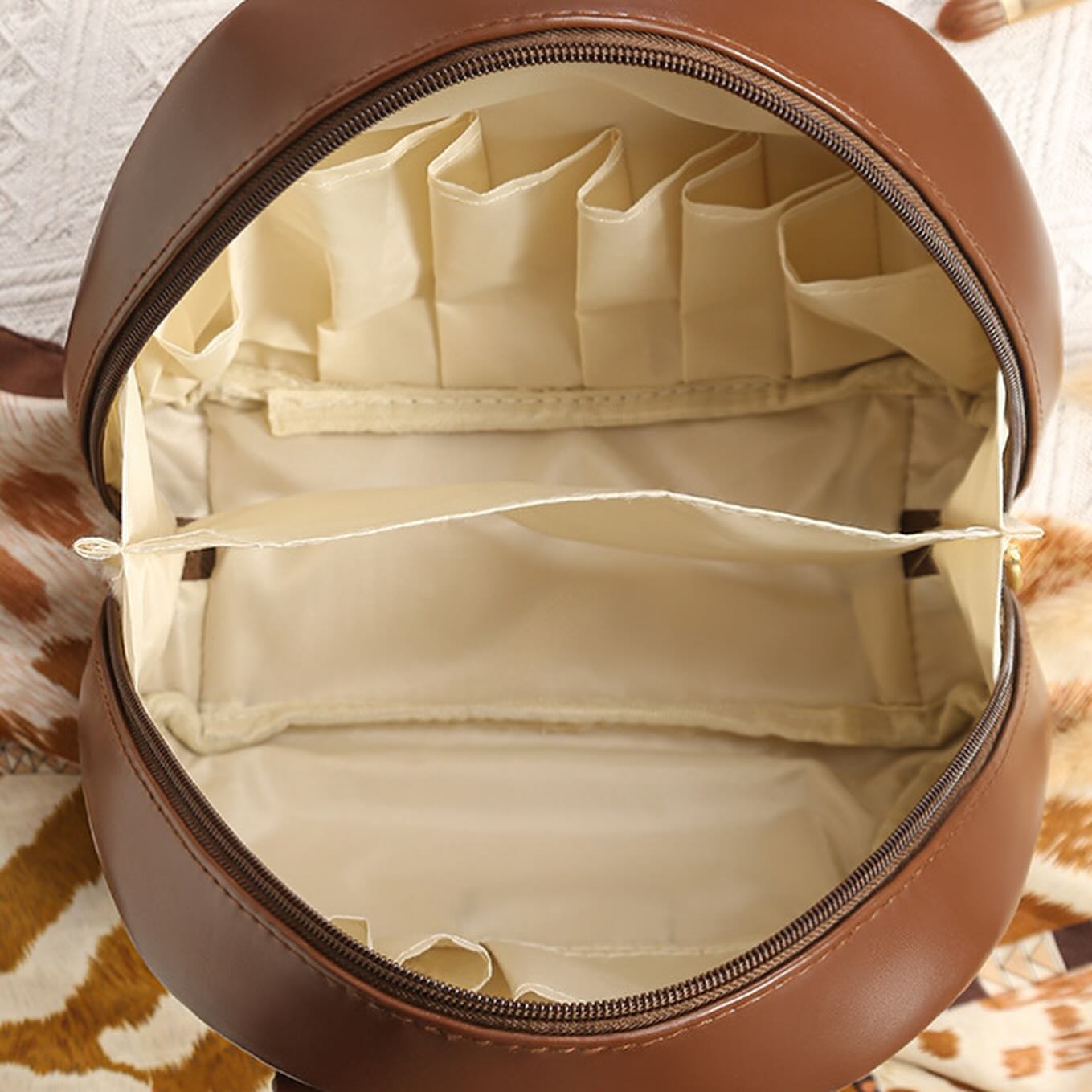 ✨PREORDER✨ High-End Portable Cosmetic Handbag
Available in Brown/Pink/White